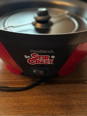 WestBend Stir Crazy Popcorn Maker in Red and Black Like New